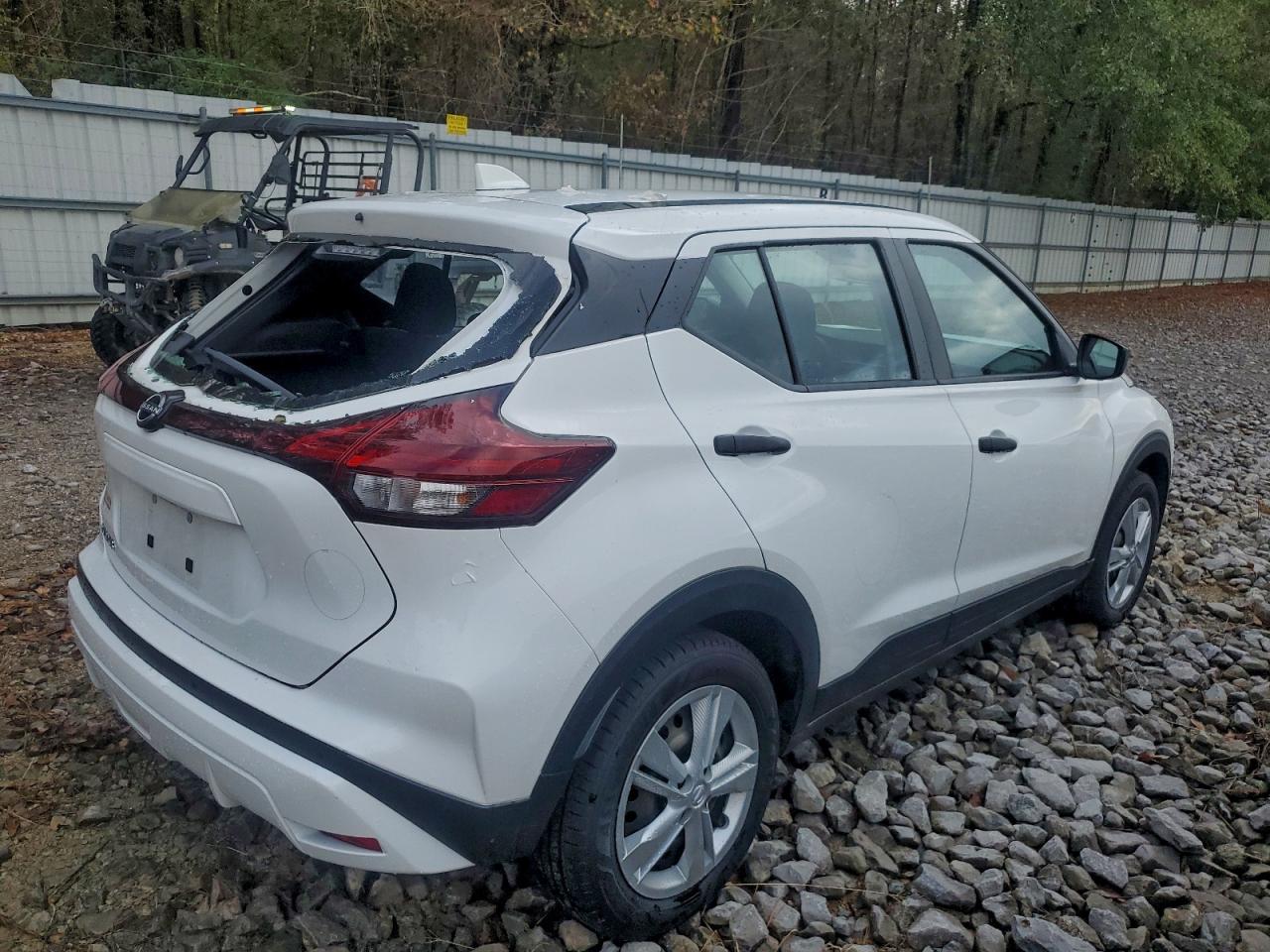 Nissan Kicks S Image 10