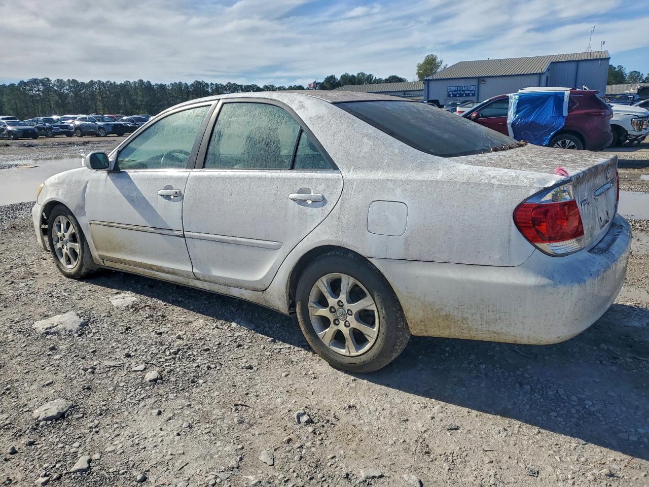 Toyota Camry Le Image 2