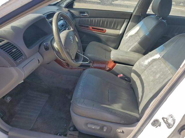 Toyota Camry Le Image 12