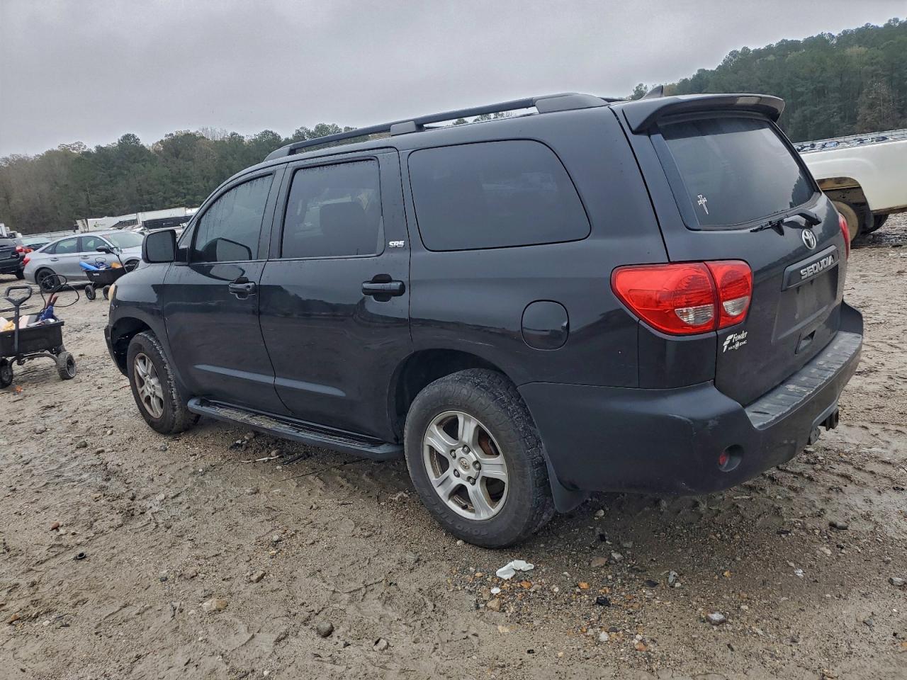 Toyota Sequoia Sr5 Image 3