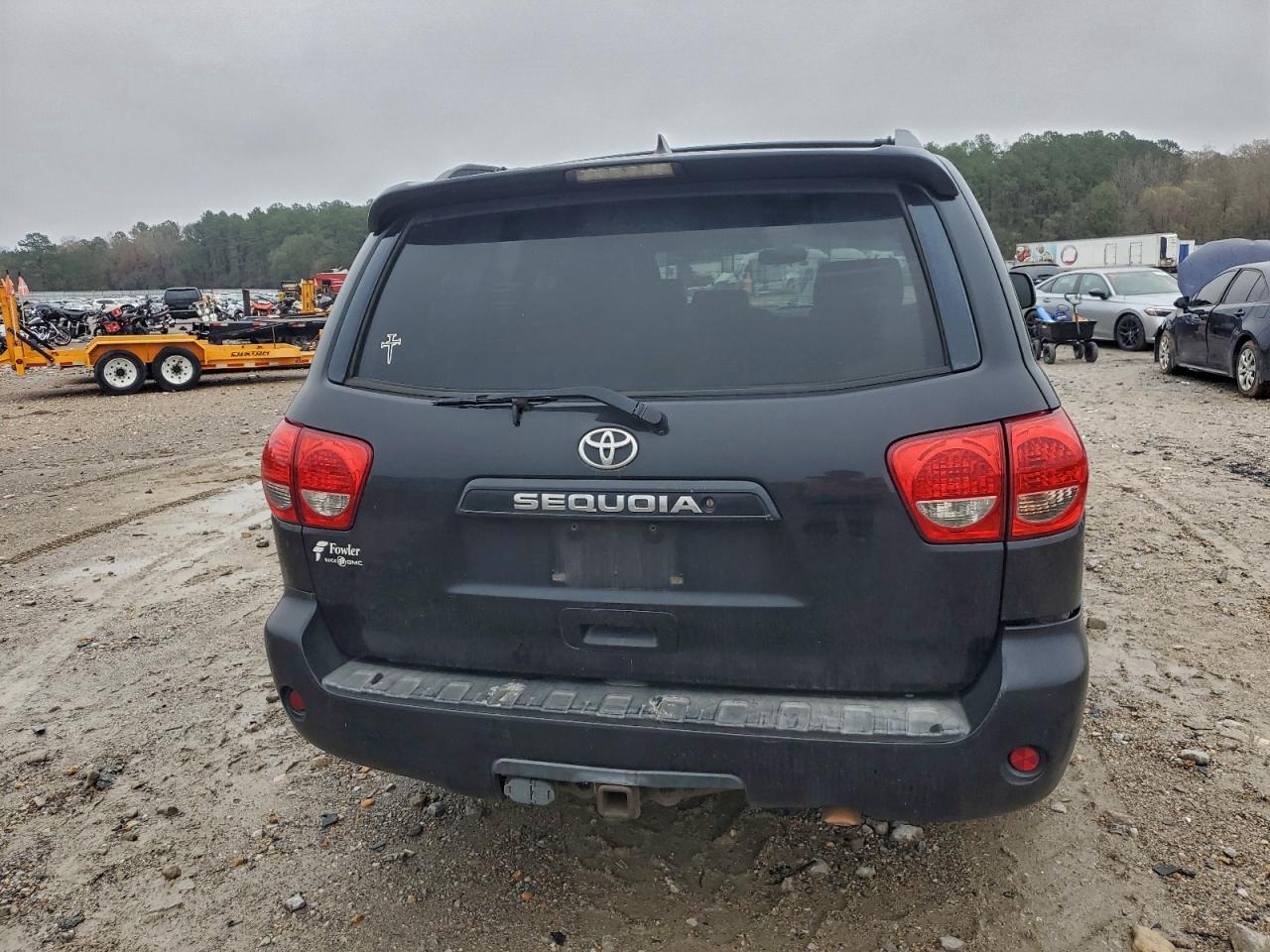 Toyota Sequoia Sr5 Image 10