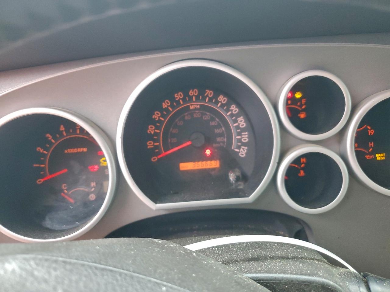 Toyota Sequoia Sr5 Image 12