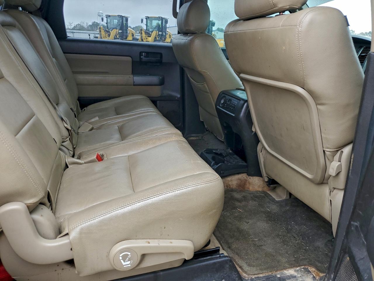 Toyota Sequoia Sr5 Image 11