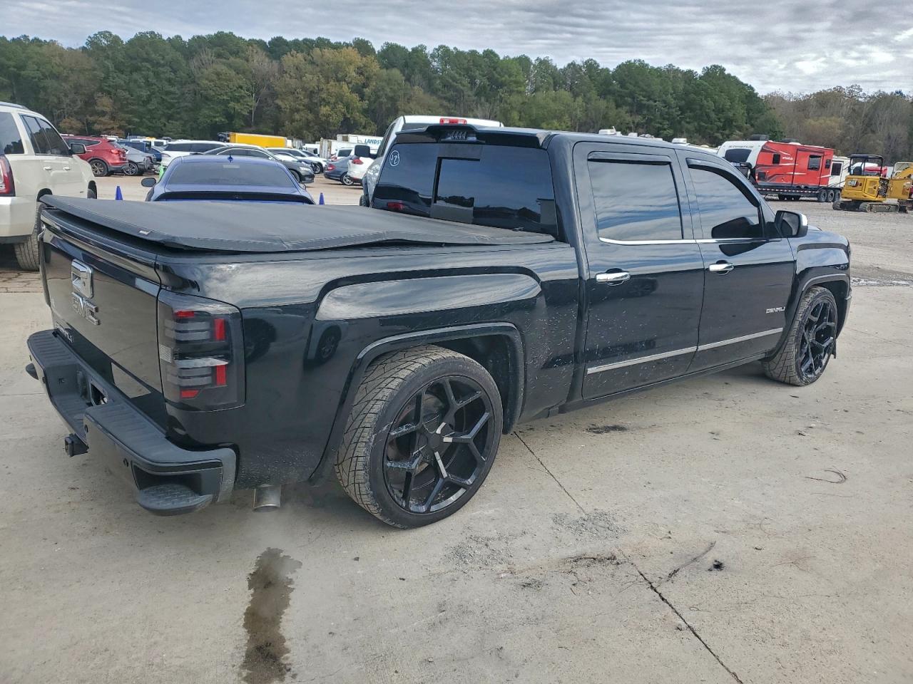 GMC Sierra C1500 Denali Image 3