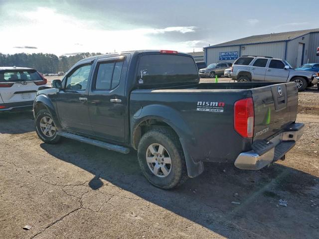 Nissan Frontier Crew Cab Le Image 2