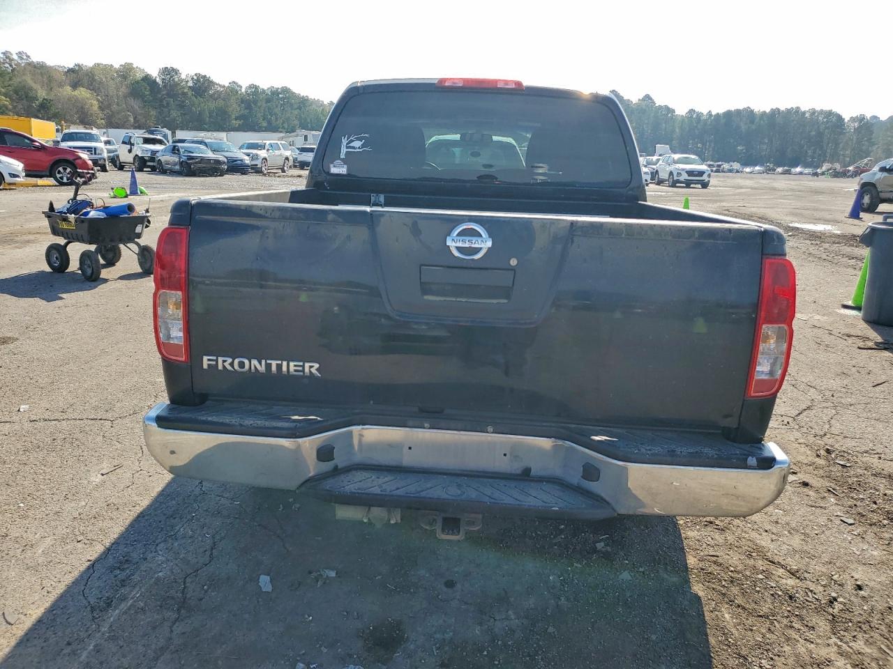 Nissan Frontier Crew Cab Le Image 4