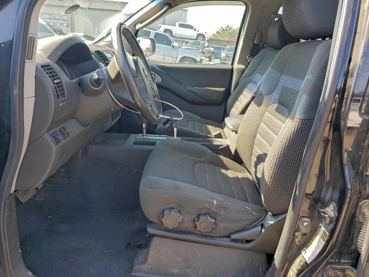 Nissan Frontier Crew Cab Le Image 6