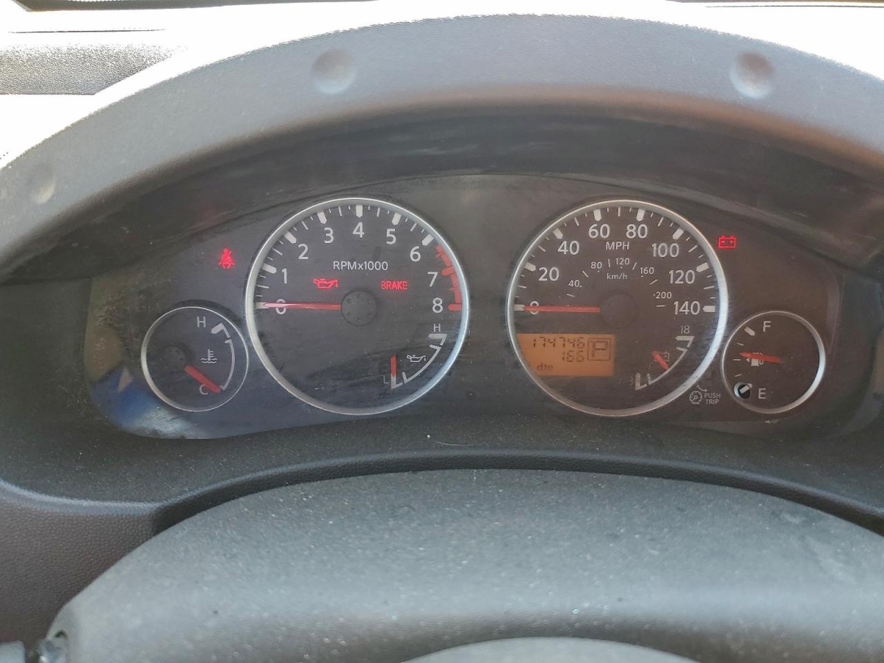 Nissan Frontier Crew Cab Le Image 8