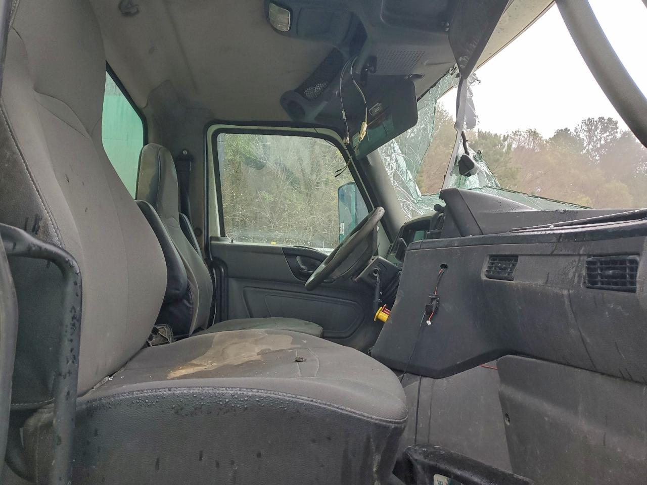 International Lt625 Image 2