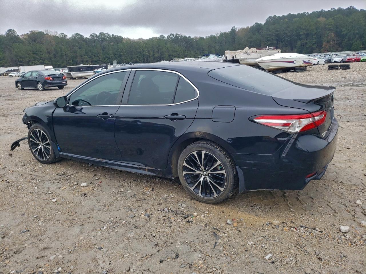 Toyota Camry L Image 5