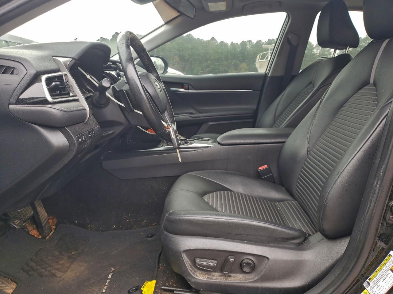 Toyota Camry L Image 12