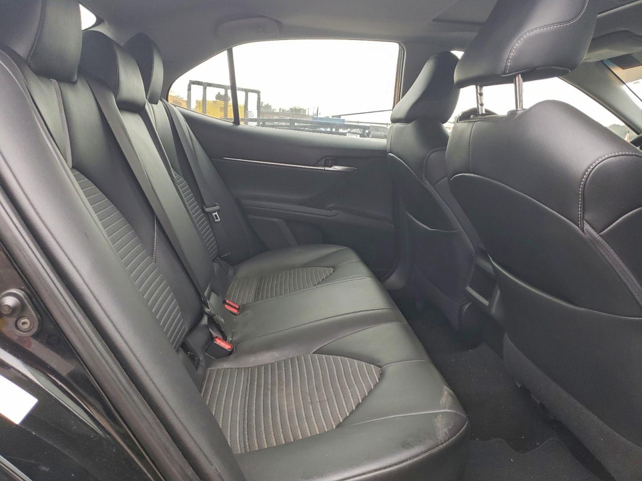 Toyota Camry L Image 11