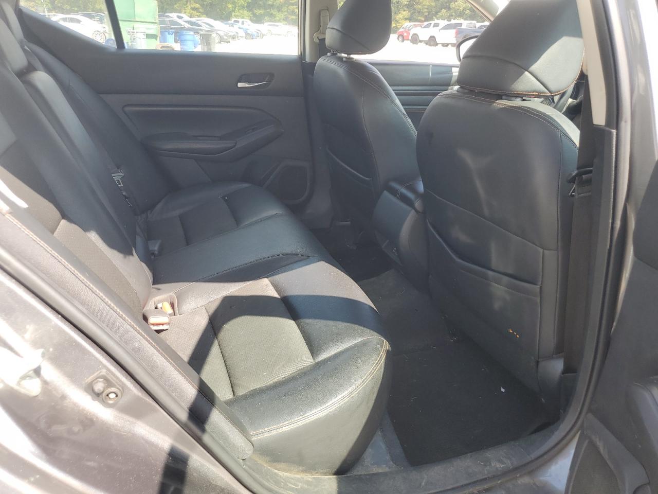 Nissan Altima Sr Image 2