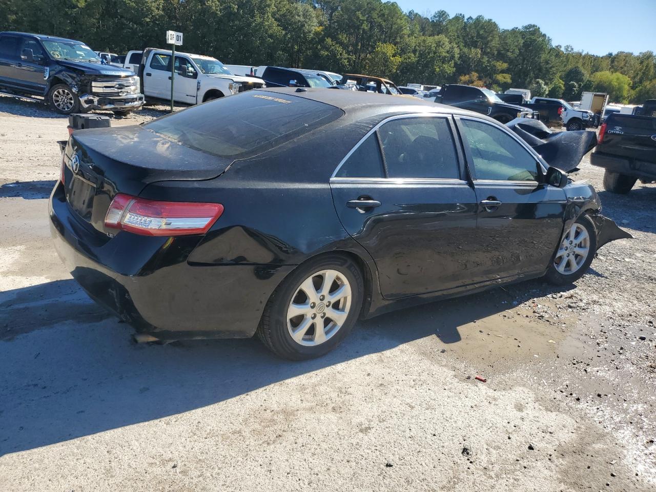 Toyota Camry Base Image 3