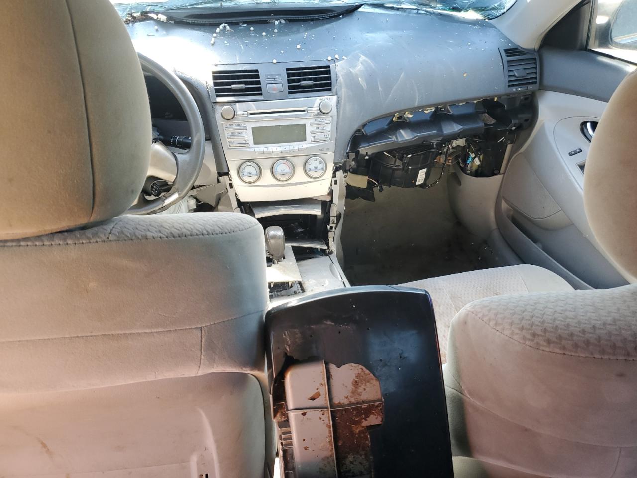 Toyota Camry Base Image 6