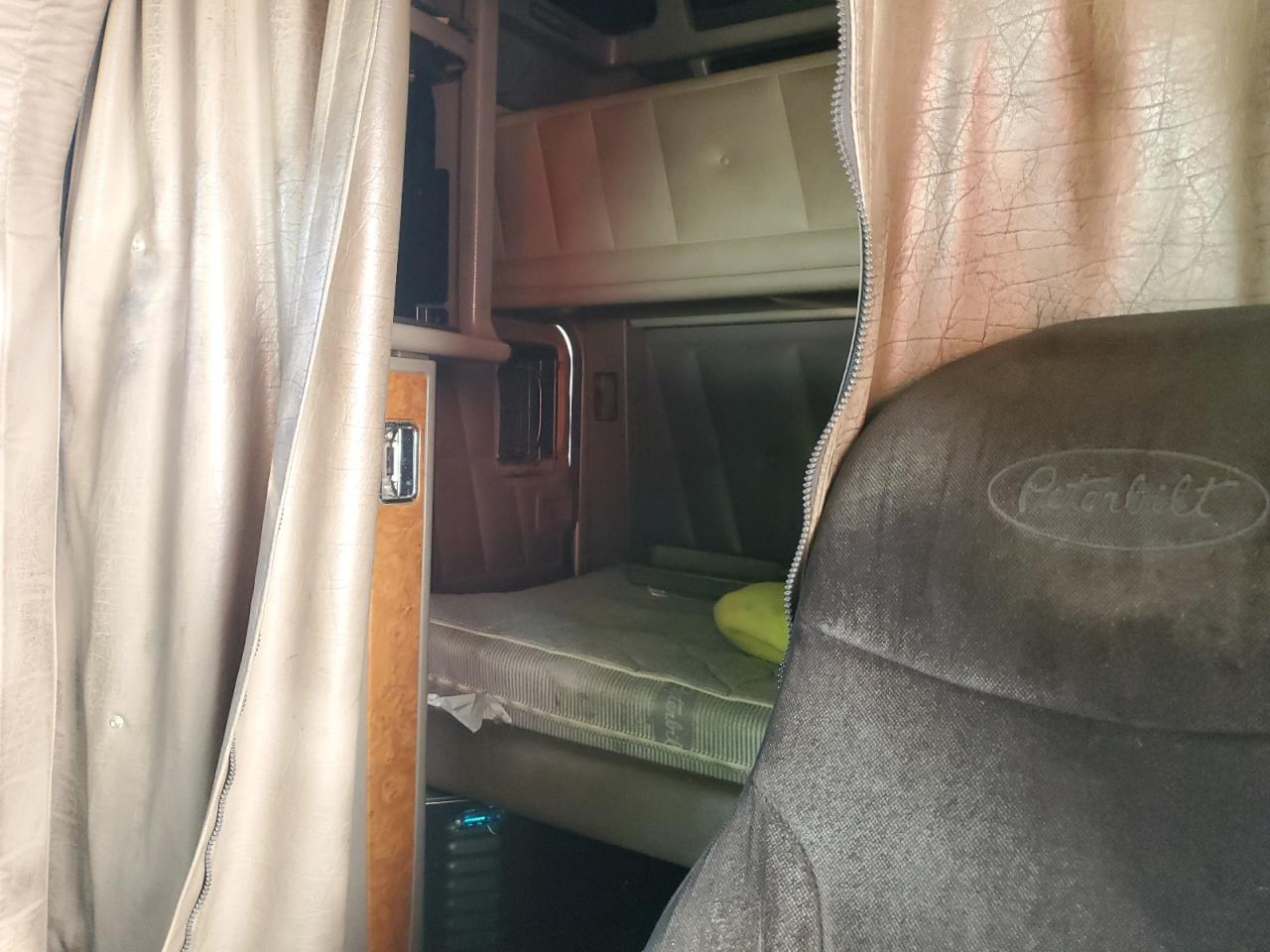 Peterbilt 379 Image 9