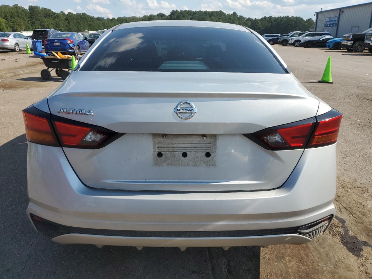 Nissan Altima S Image 6