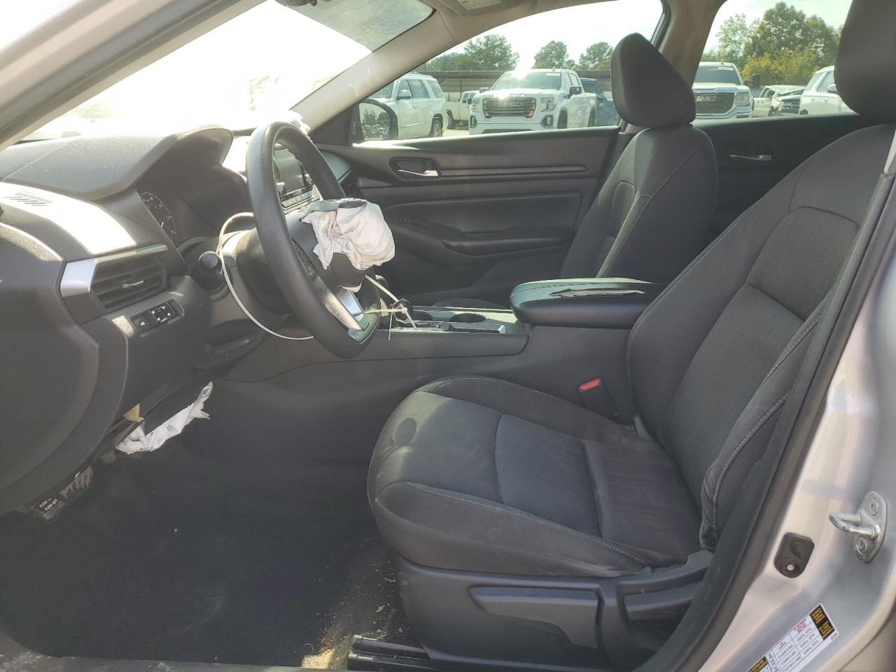 Nissan Altima S Image 2