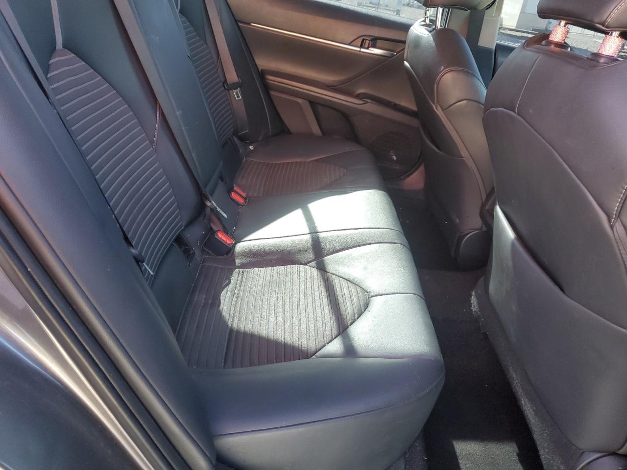 Toyota Camry L Image 9