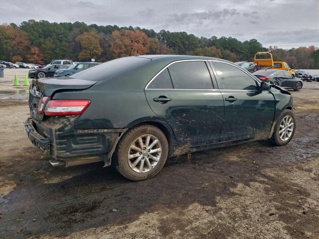 Toyota Camry Base Image 6