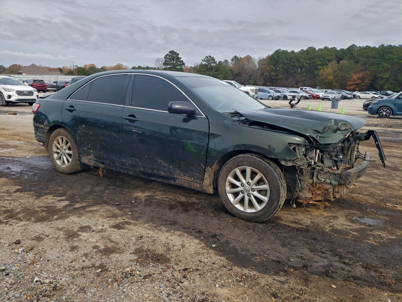 Toyota Camry Base Image 12