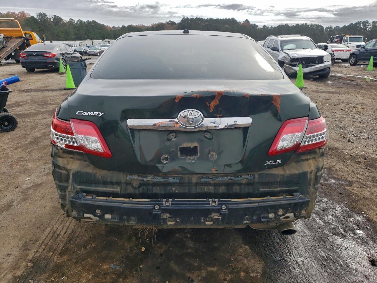 Toyota Camry Base Image 5