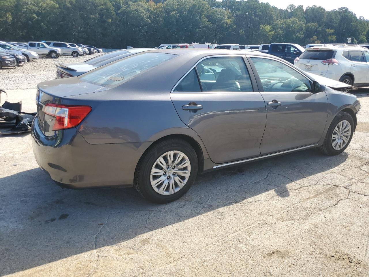 Toyota Camry L Image 3