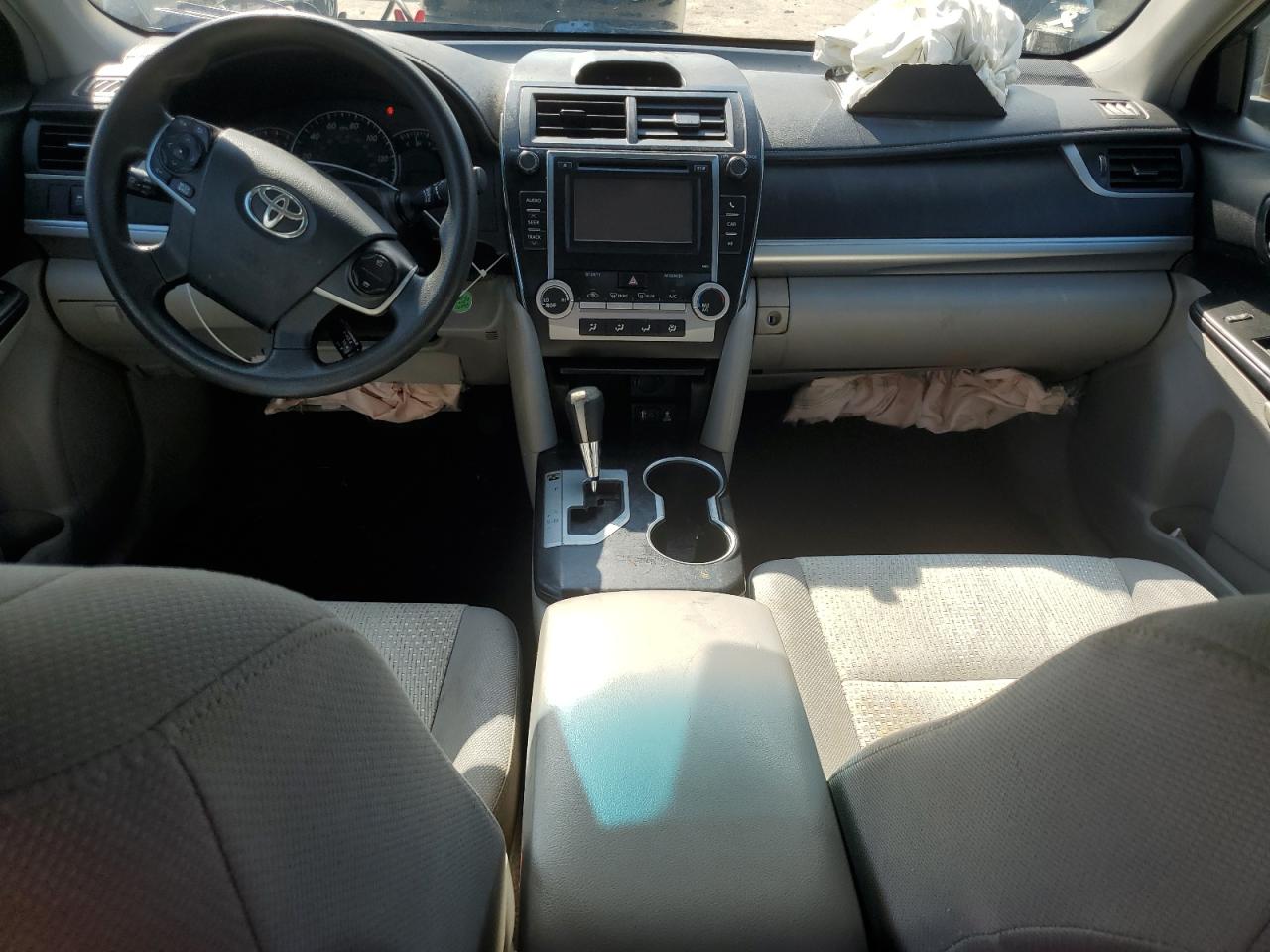 Toyota Camry L Image 9