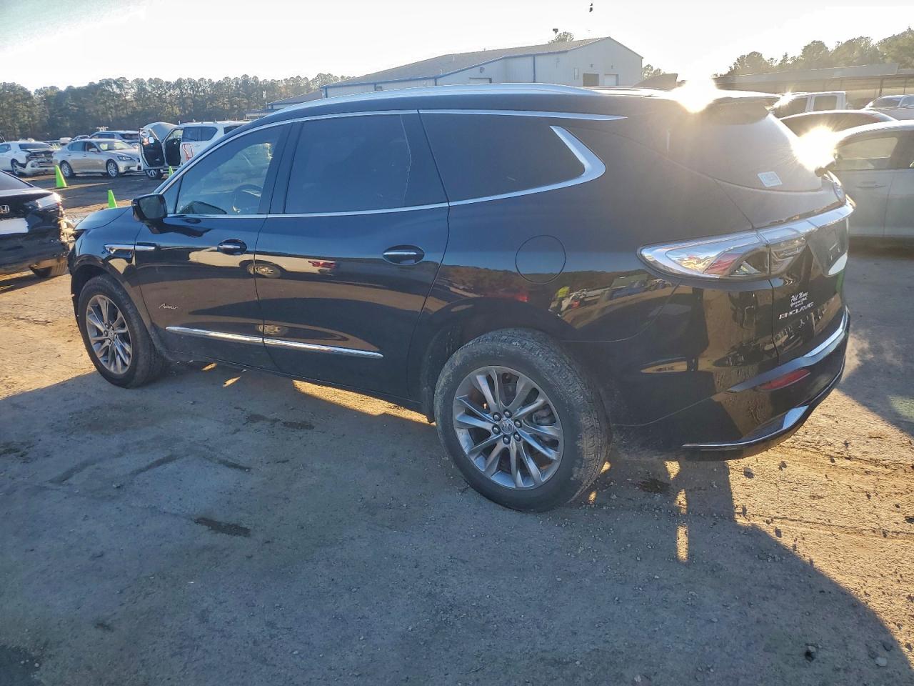 Buick Enclave Avenir Image 2