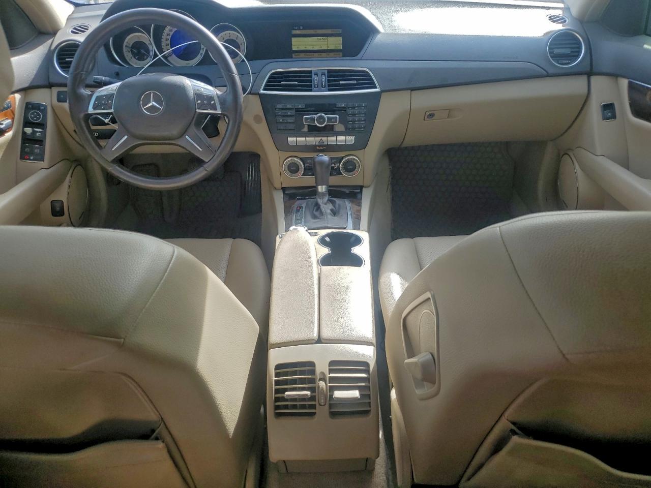 Mercedes-Benz C-Class 250 Image 10