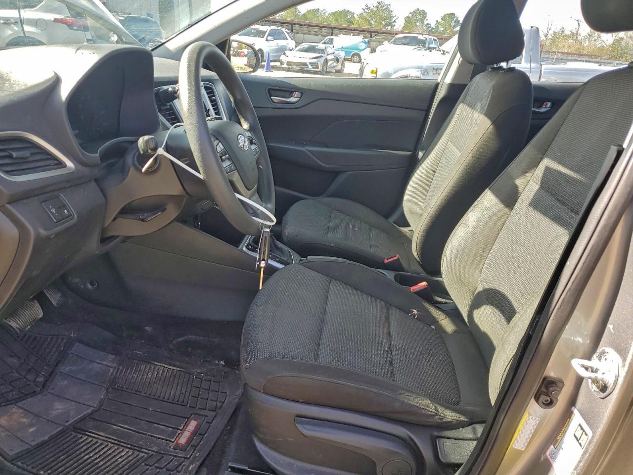 Hyundai ACCENT Se Image 11