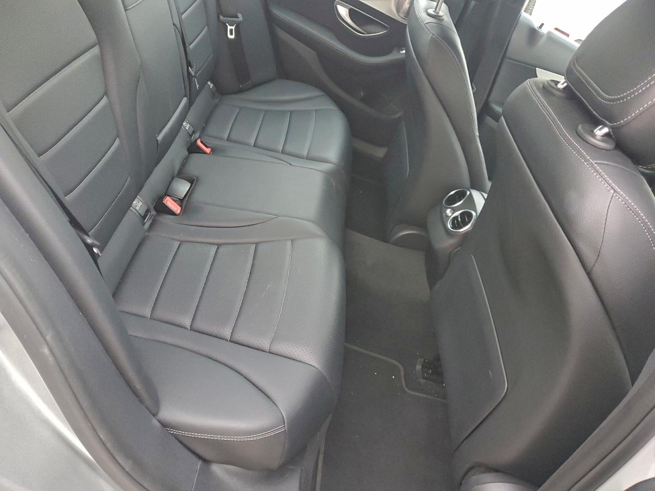 Mercedes-Benz C-Class 300 Image 8