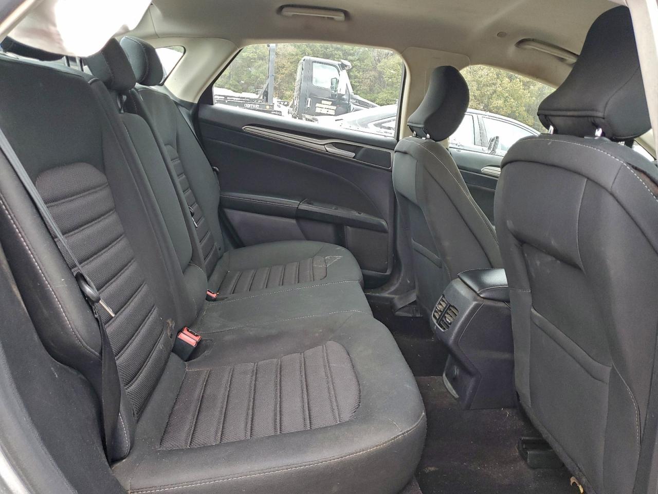 Ford Fusion Se Image 11