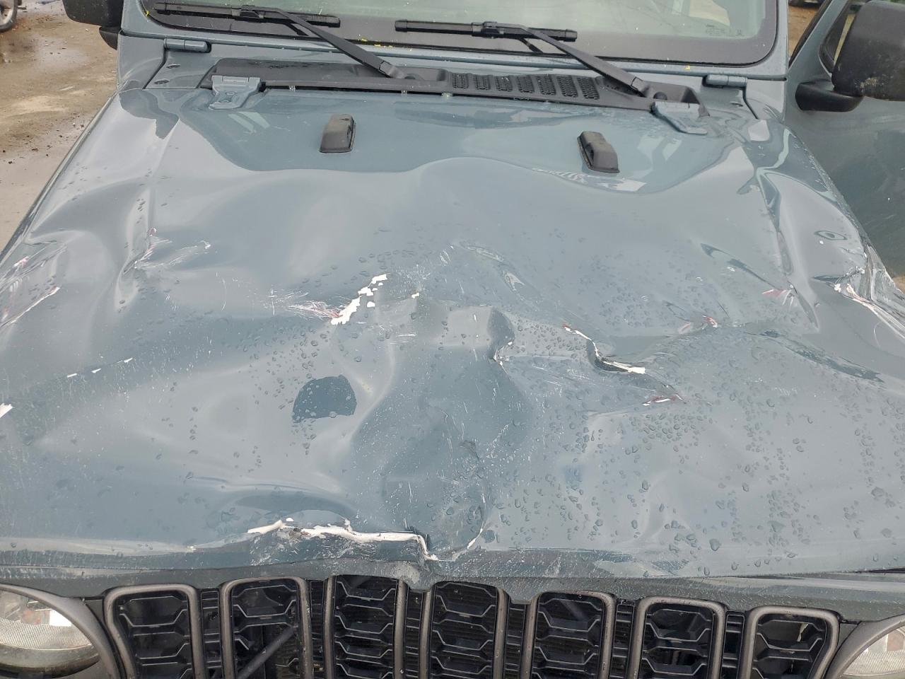 Jeep Gladiator Sport Image 3