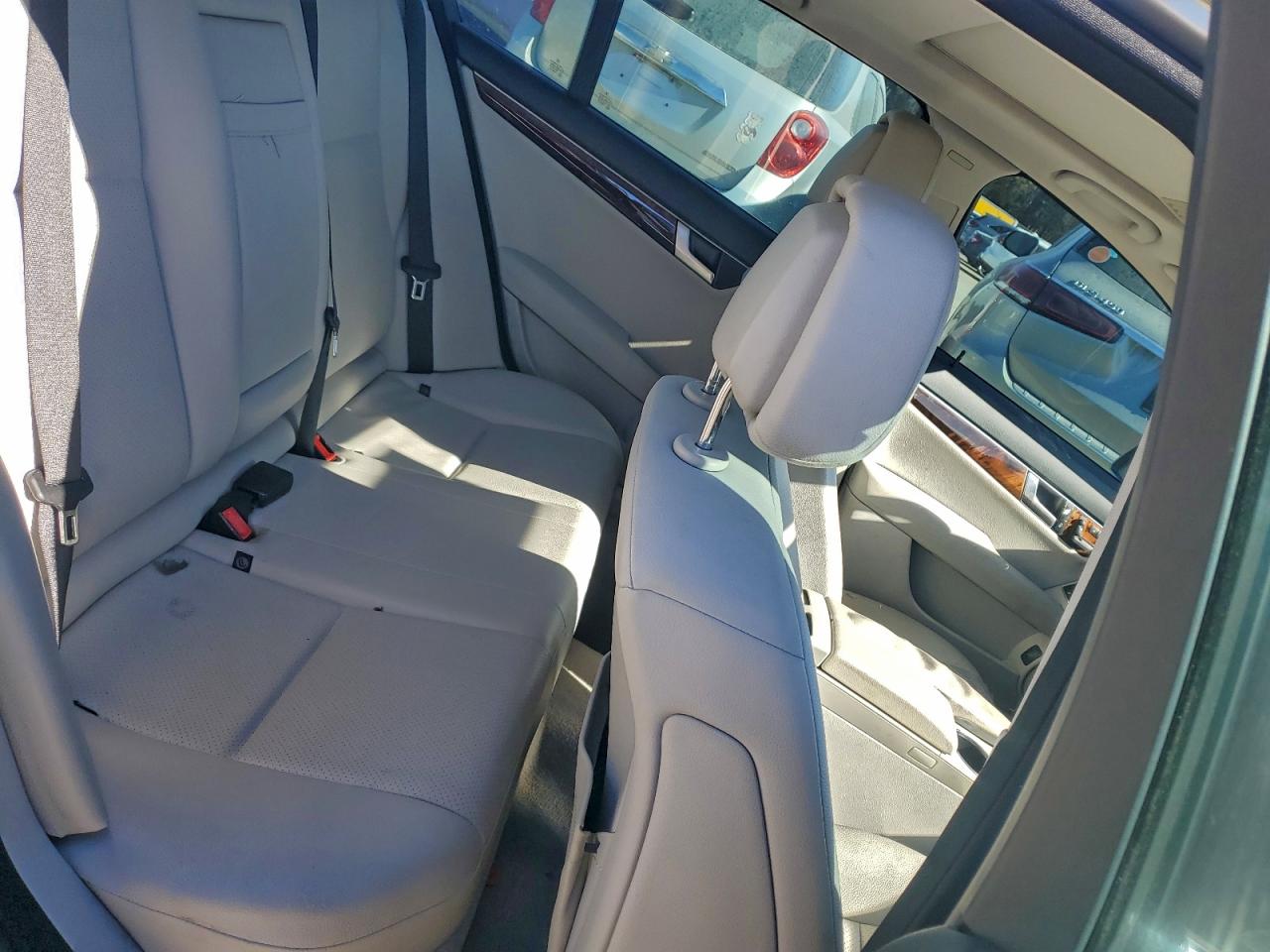 Mercedes-Benz C-Class 250 Image 3