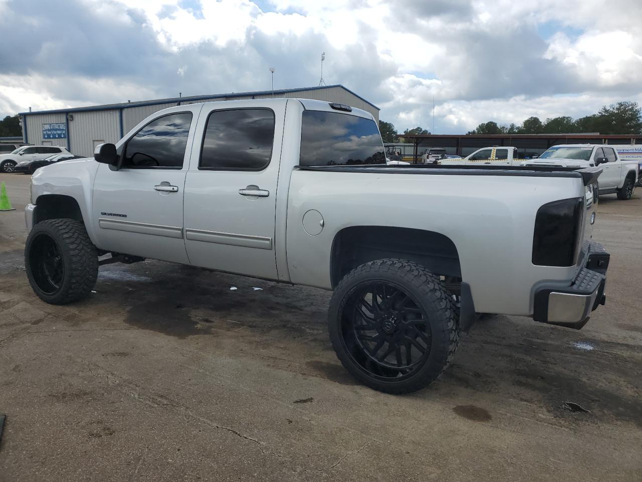 Chevrolet Silverado K1500 Lt Image 2