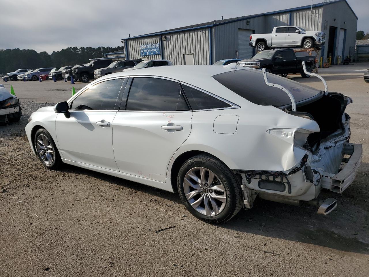 Toyota Avalon Xle Image 6