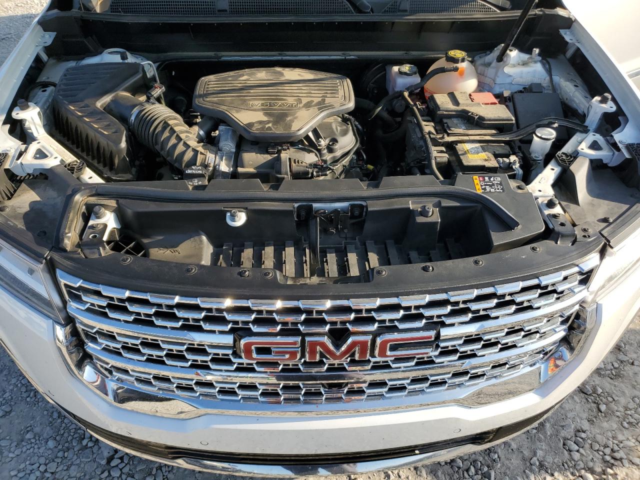 GMC Acadia Denali Image 11