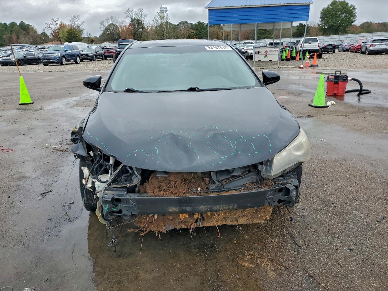 Toyota Camry Le Image 12