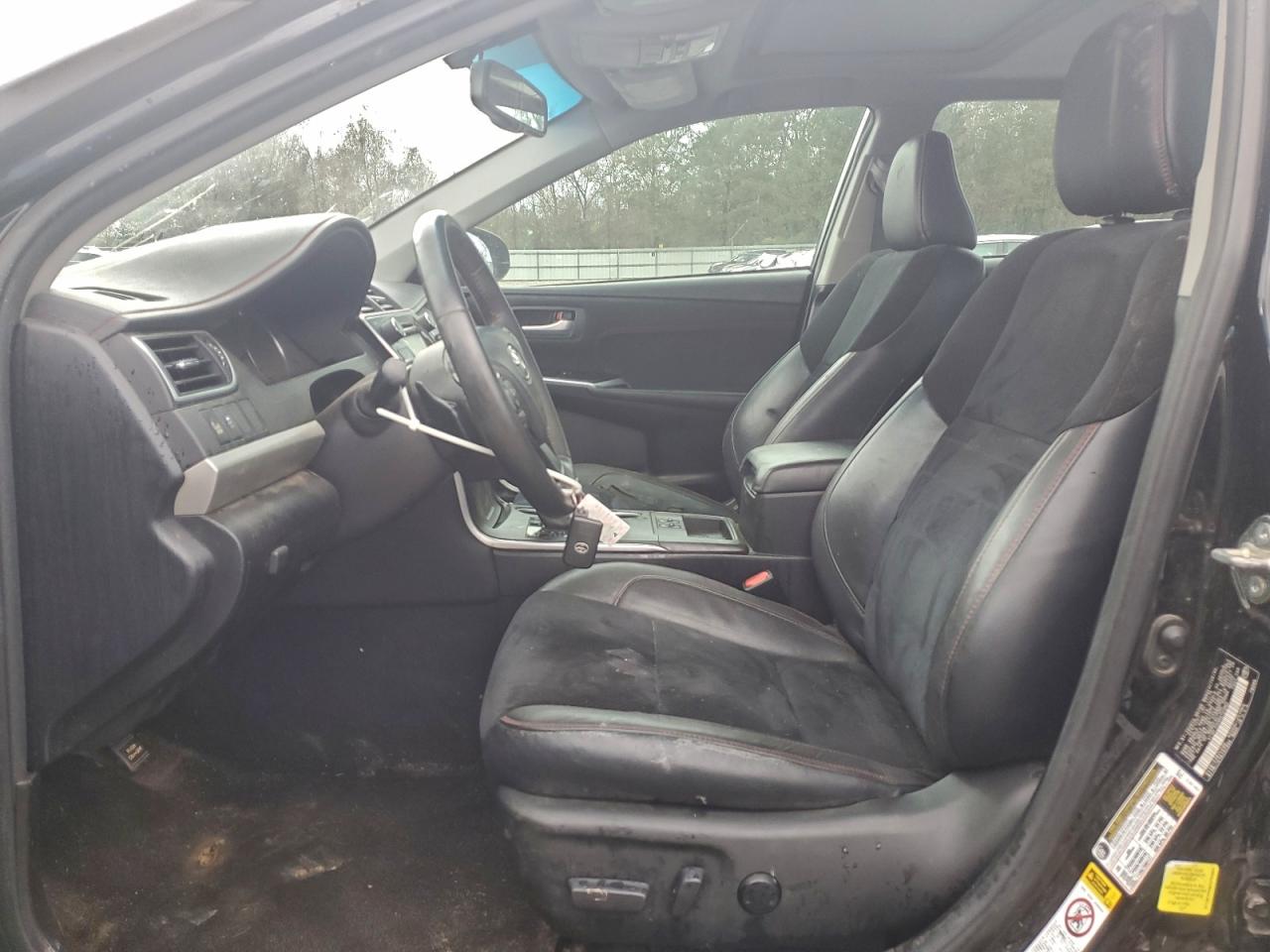 Toyota Camry Le Image 11