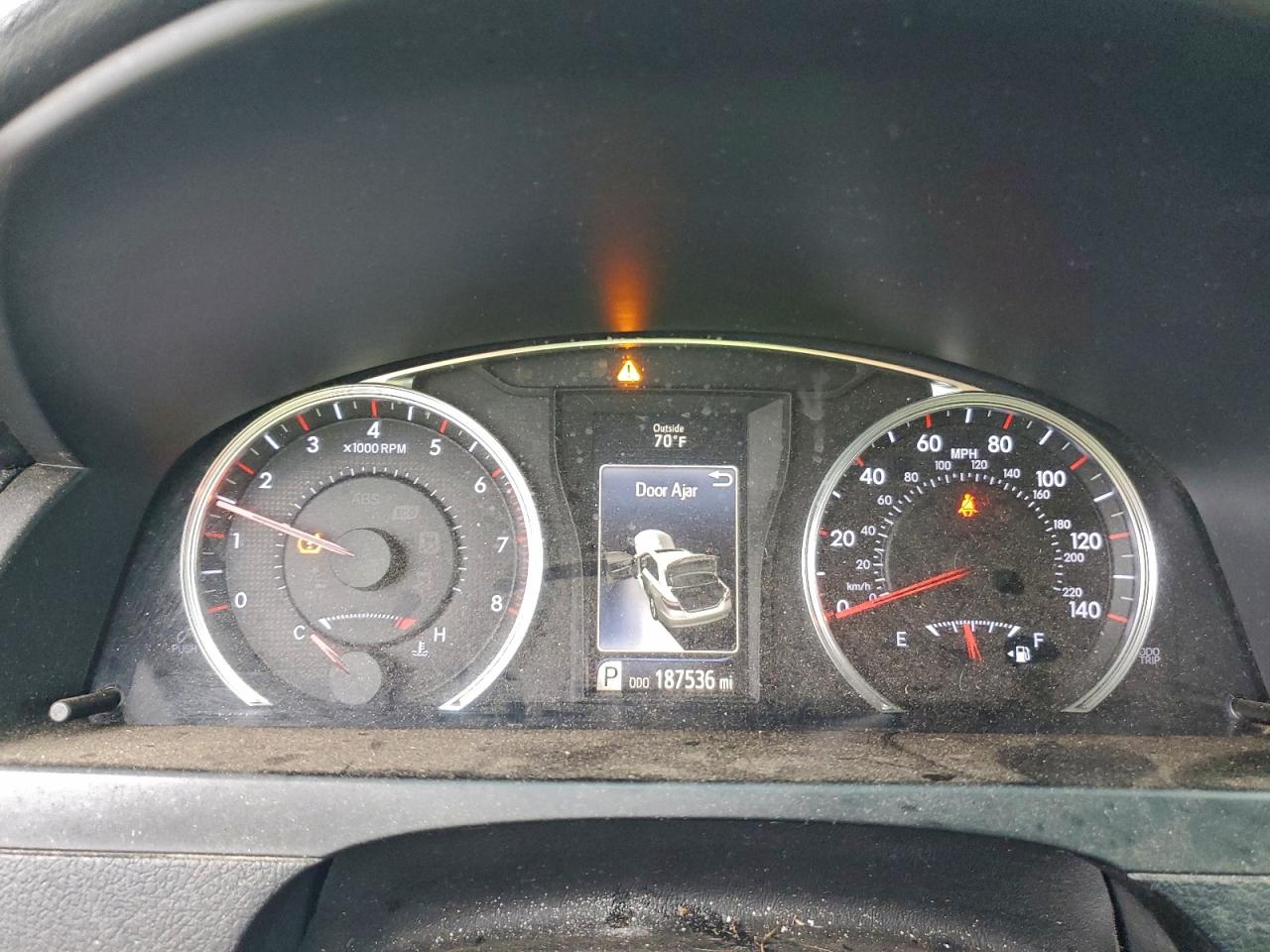 Toyota Camry Le Image 8