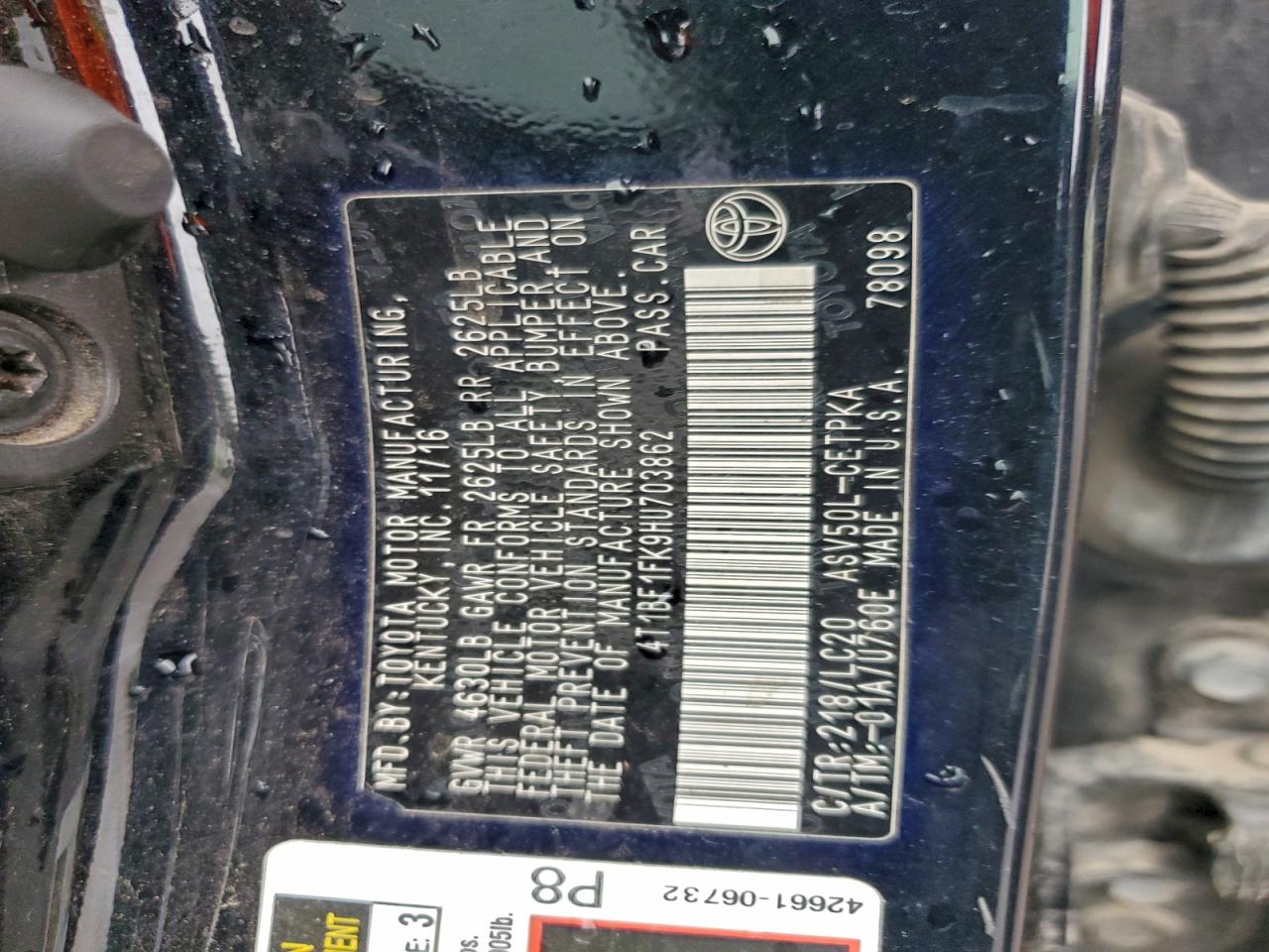 Toyota Camry Le Image 9