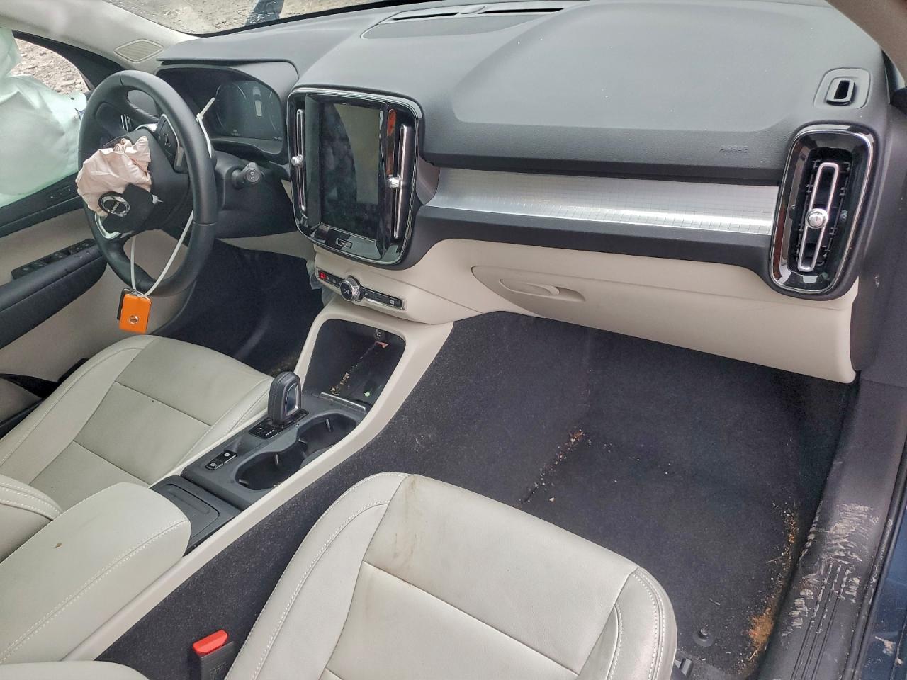 Volvo XC40 T5 Momentum Image 4