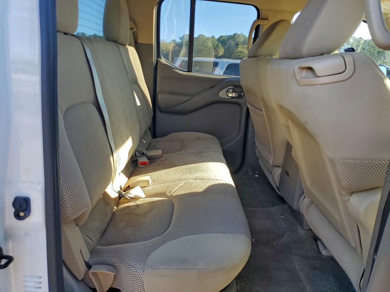 Nissan Frontier S Image 9