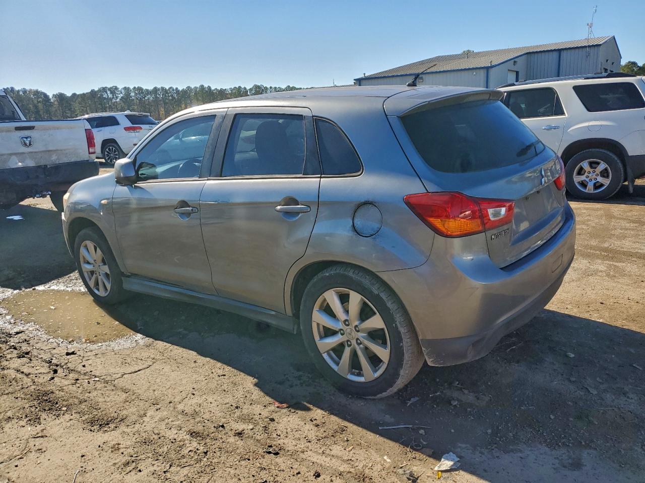 Mitsubishi Outlander Es Image 2