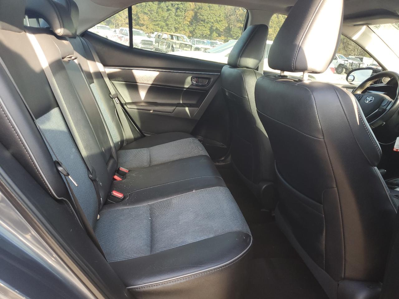 Toyota Corolla L Image 9