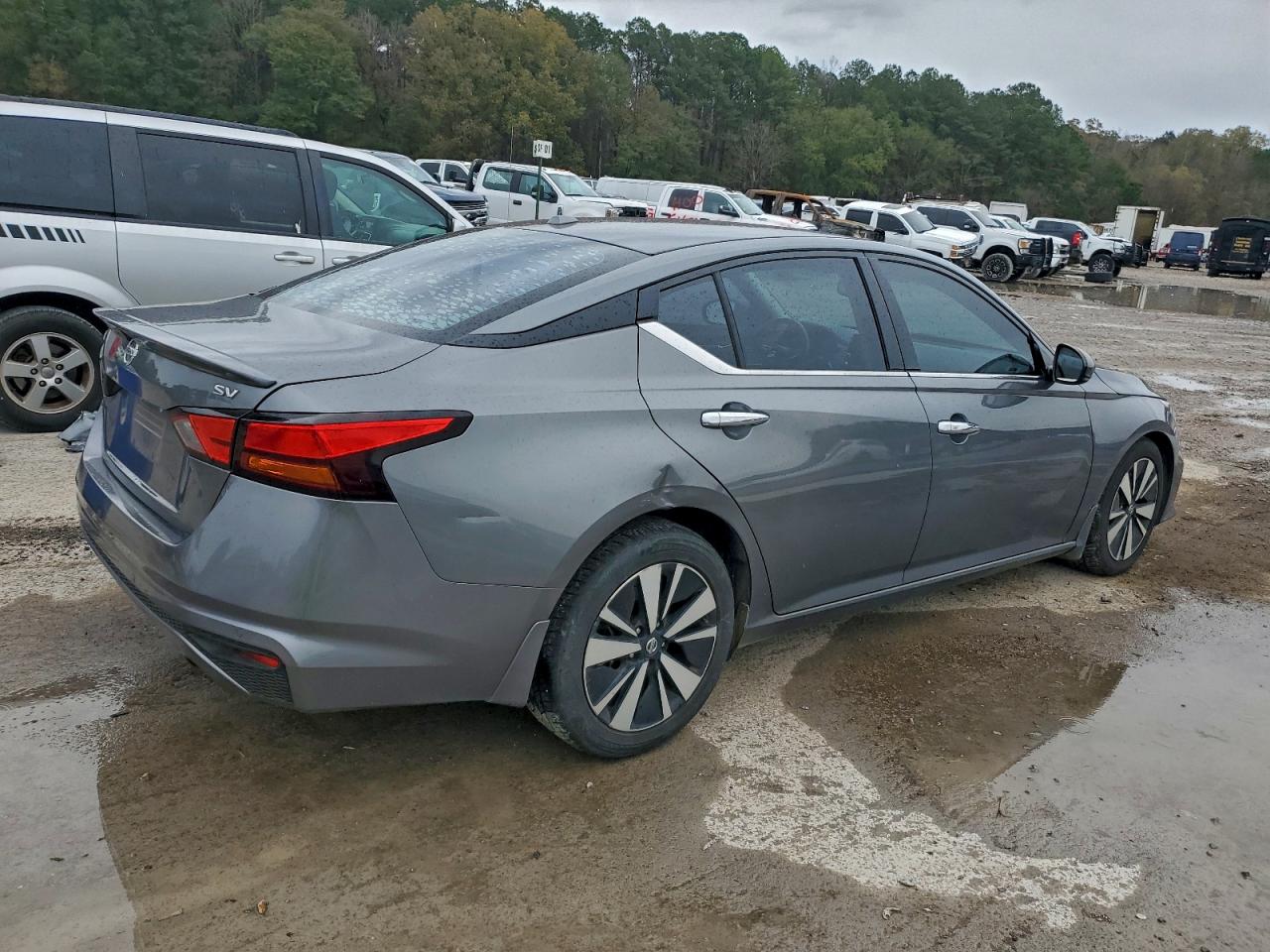 Nissan Altima Sv Image 4