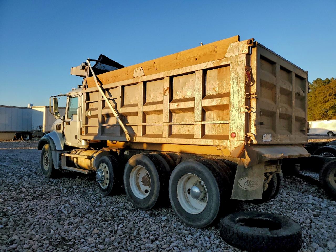 Mack 700 Gu700 Image 2