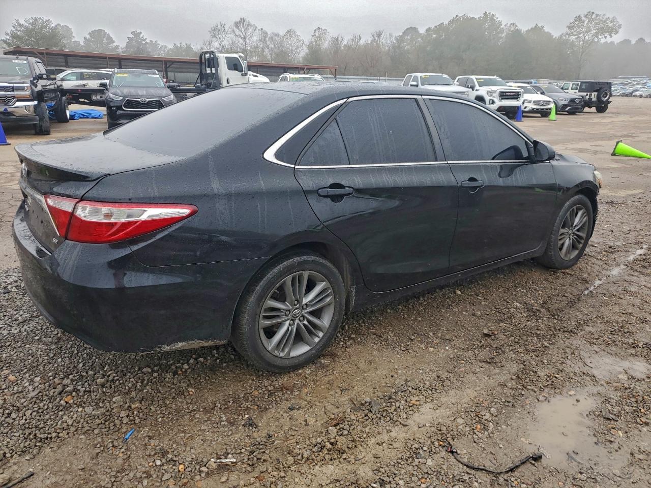 Toyota Camry Le Image 12