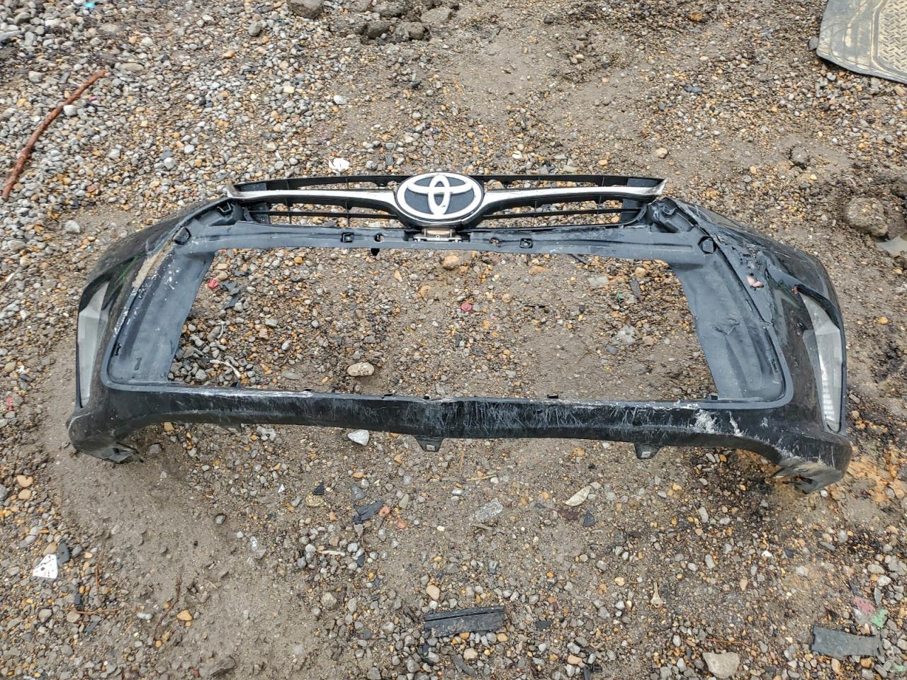 Toyota Camry Le Image 8